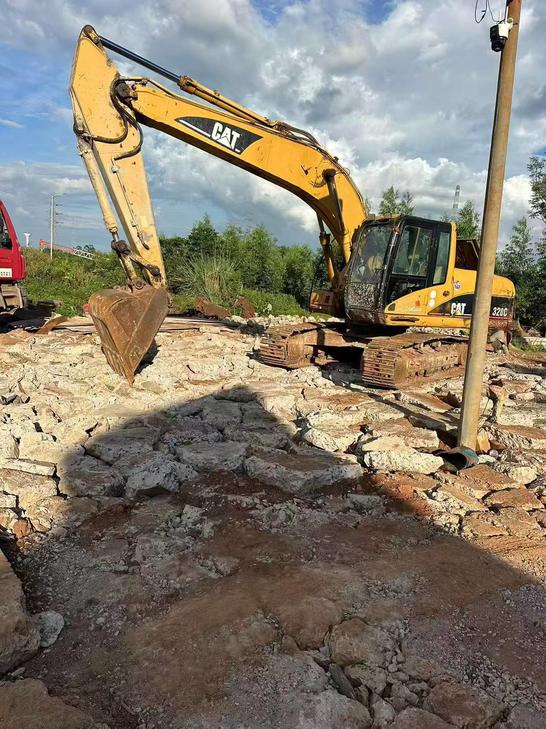 Buy Caterpillar 320C Used Excavator / 1