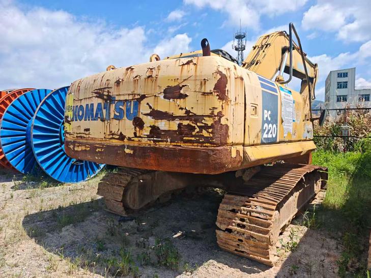 Buy Komatsu PC200-7 Used Excavator / 1