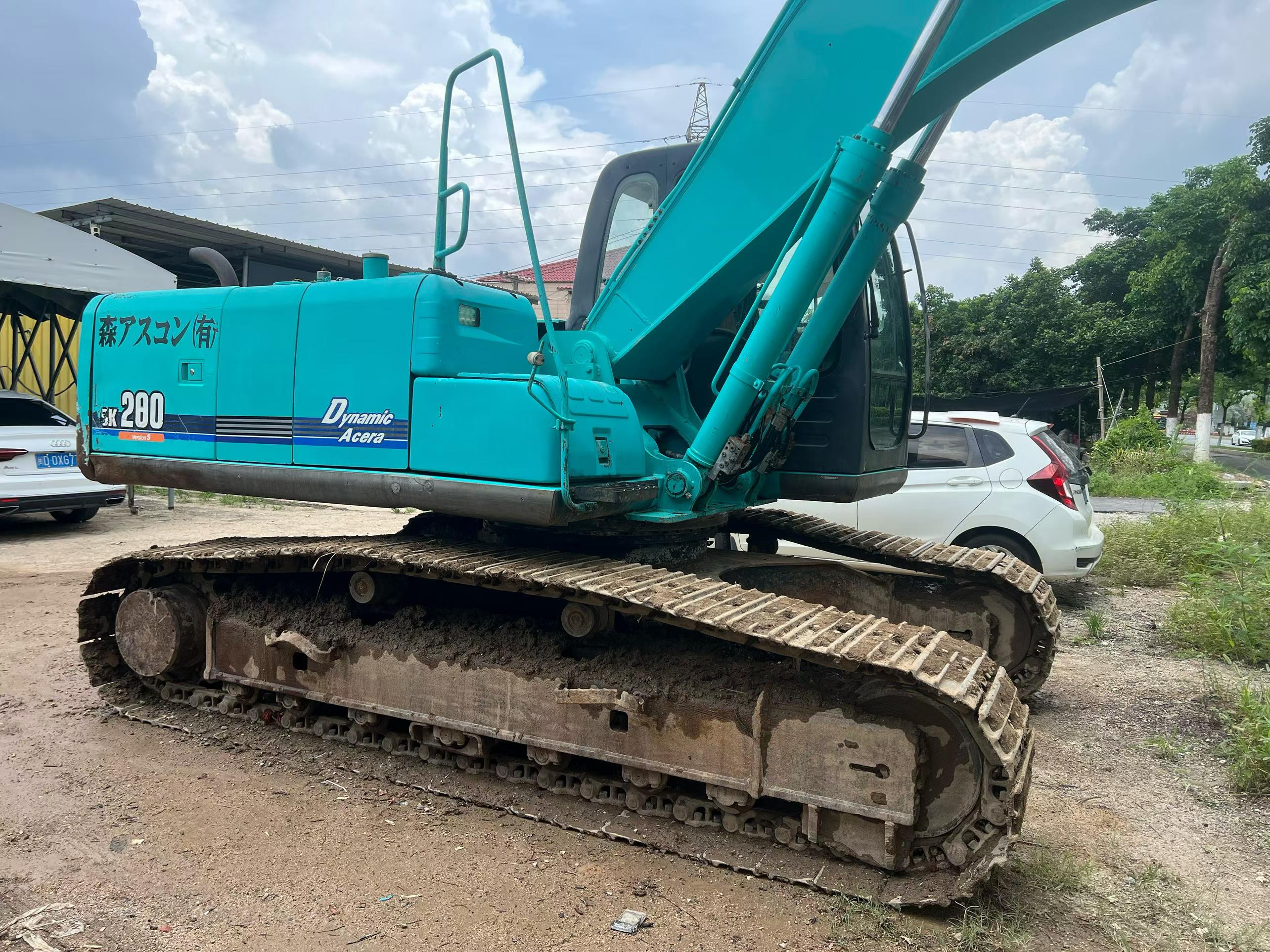 Buy Kobelco SK200-10 Used Excavator / 9 Buy Kobelco SK200-10 Used Excavator / 9
