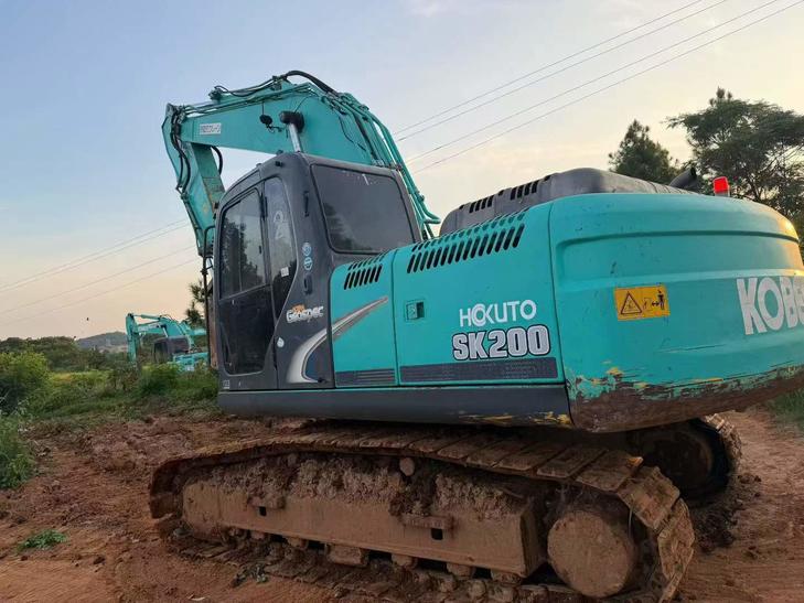 Buy Kobelco SK200 Used Excavator / 1