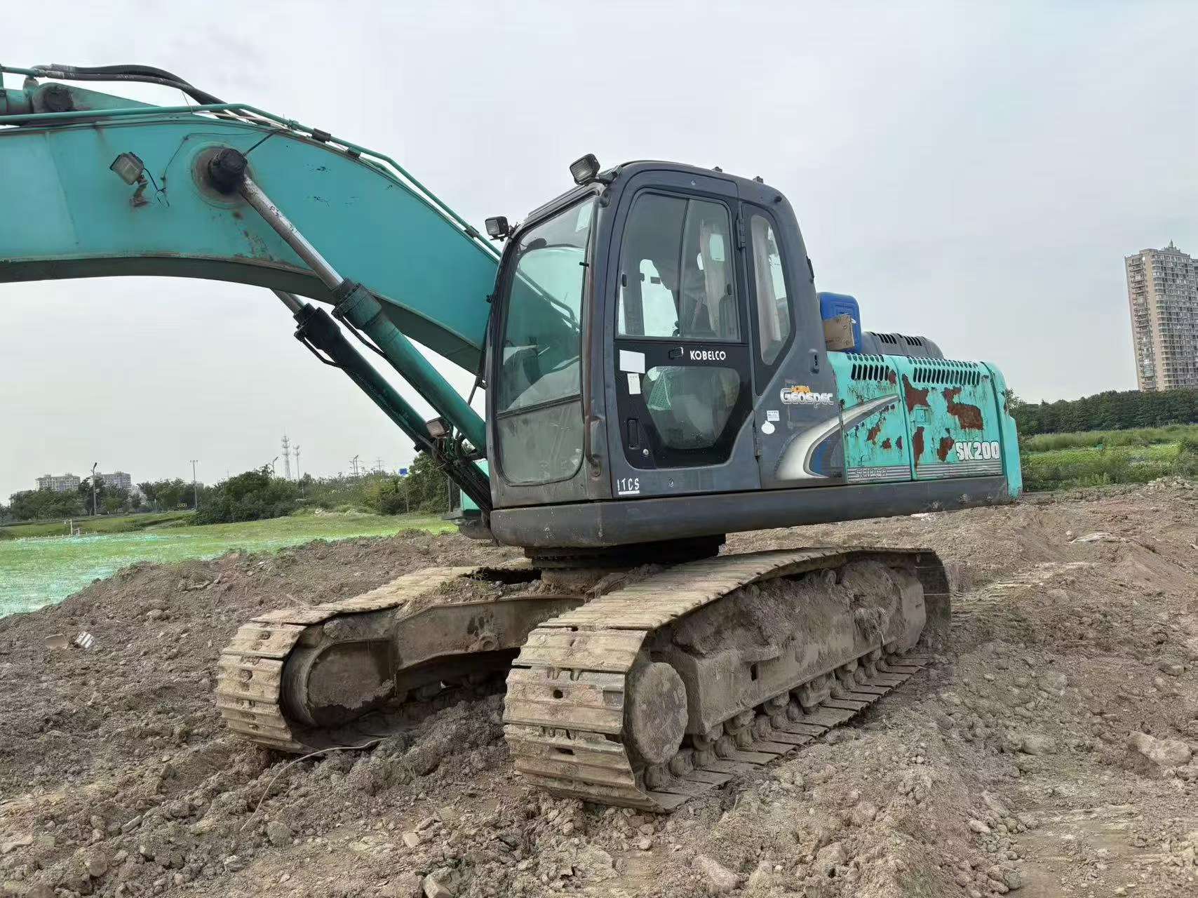 Buy Kobelco SK200-2 Used Excavator / 3 Buy Kobelco SK200-2 Used Excavator / 3