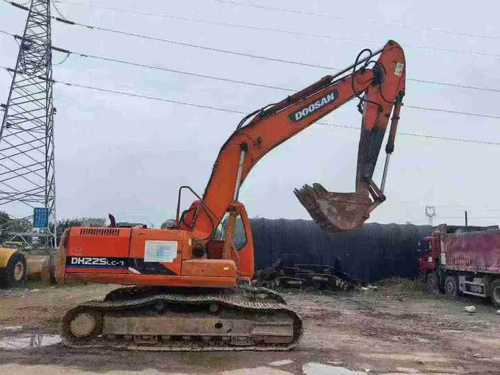 Buy Doosan DH225-7 Used Excavator / 1