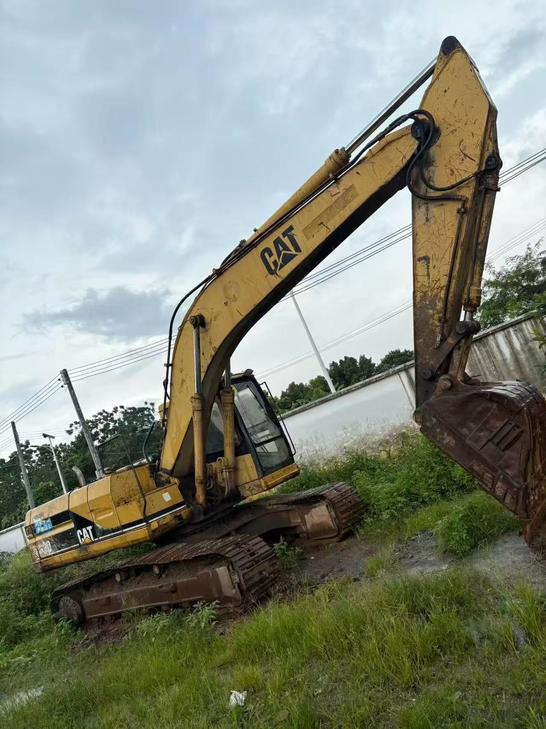 Buy Caterpillar 320V2 Used Excavator / 1