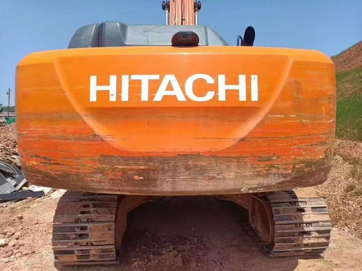 Buy Hitachi EX200-5 Used Excavator / 1