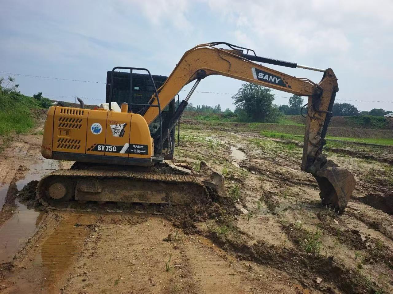 Buy Sany SY75 Used Excavator / 2 Buy Sany SY75 Used Excavator / 2