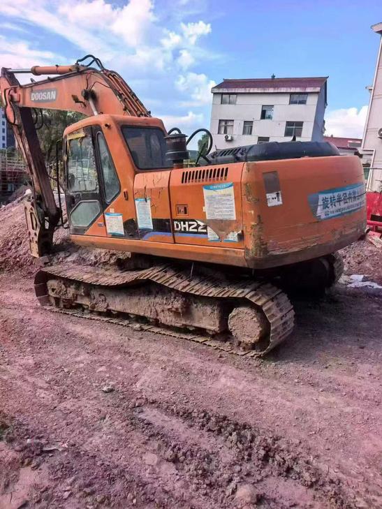 Buy Doosan DH220-7 Used Excavator / 1