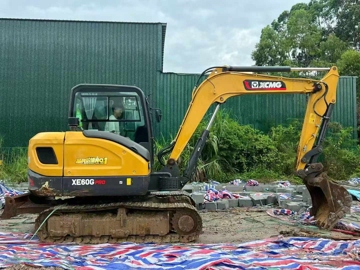 Buy XCMG LW60G Used Excavator / 2 Buy XCMG LW60G Used Excavator / 2