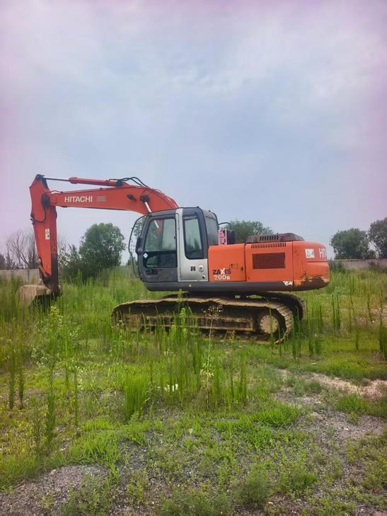 Buy Hitachi EX200 Used Excavator / 1