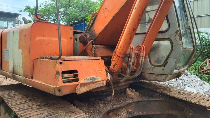 Buy Hitachi EX200 Used Excavator / 1