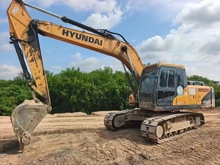 Buy Hyundai R215-7 Used Excavator / 1