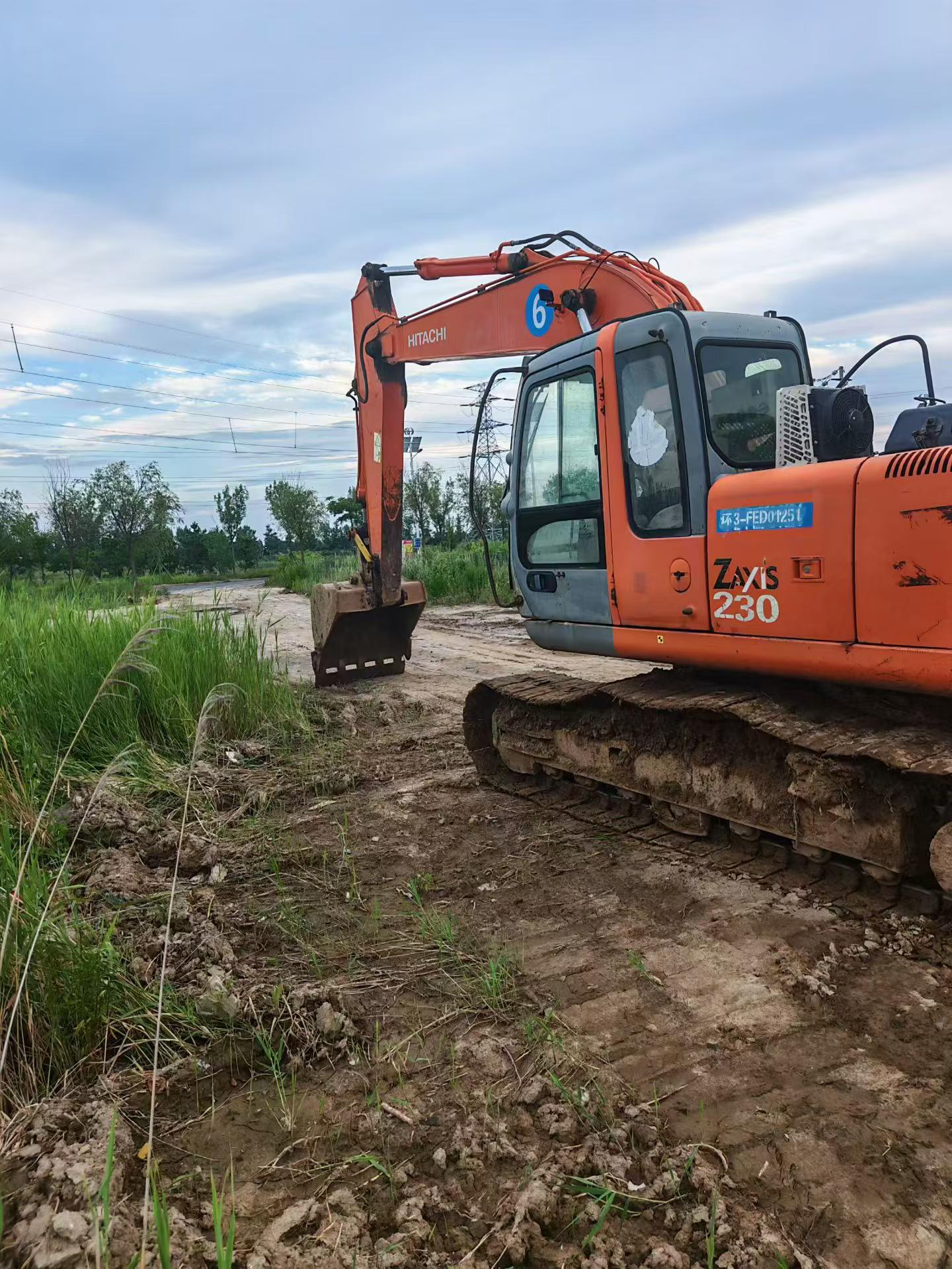 Buy Hitachi EX200 Used Excavator / 1