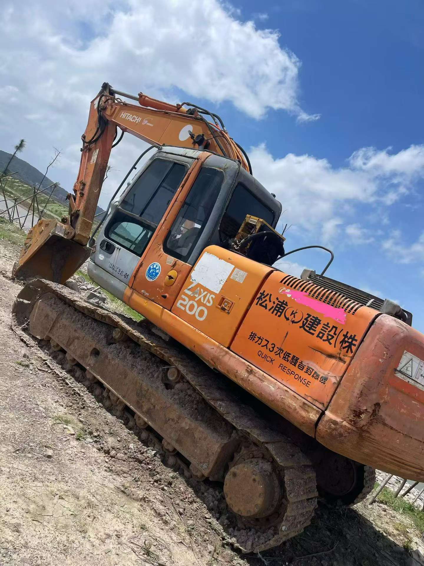 Buy Hitachi ZX200-6 Used Excavator / 1