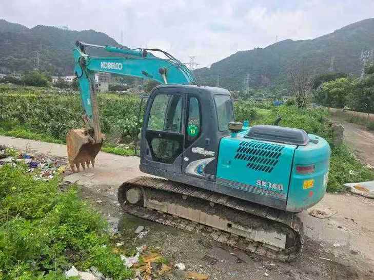 Buy Kobelco SK140 Used Excavator / 1