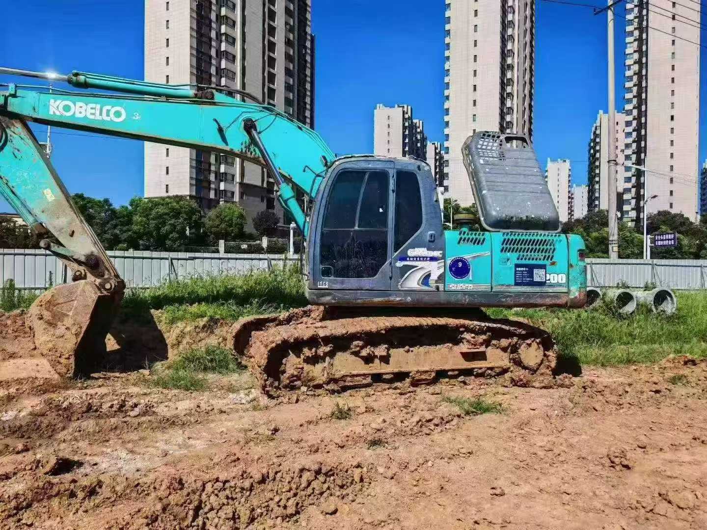 Buy Kobelco SK200 Used Excavator / 3 Buy Kobelco SK200 Used Excavator / 3