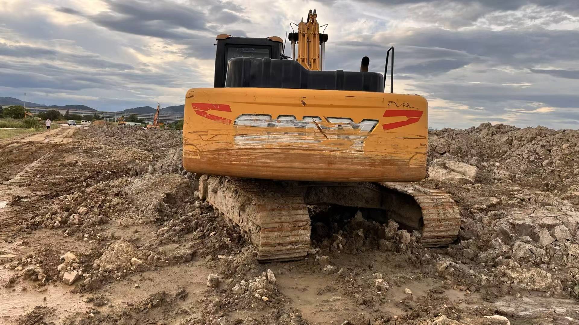 Buy Sany SY200C Used Excavator / 8 Buy Sany SY200C Used Excavator / 8