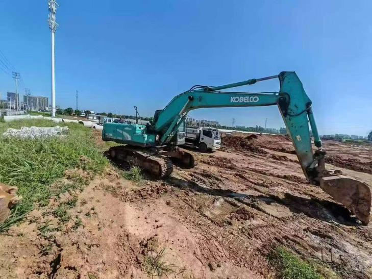 Buy Kobelco SK200 Used Excavator / 1