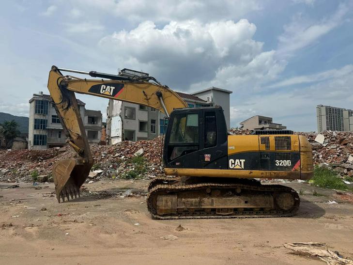 Buy Caterpillar 320D Used Excavator / 1
