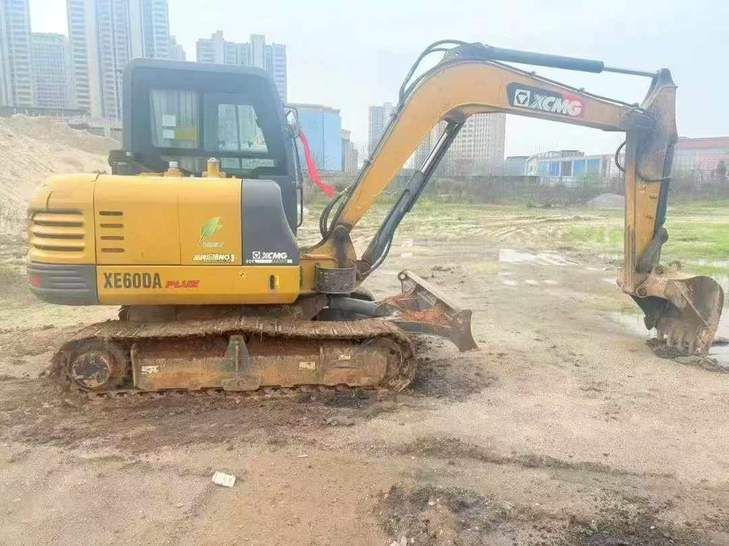 Buy XCMG XE60 Used Excavator / 1