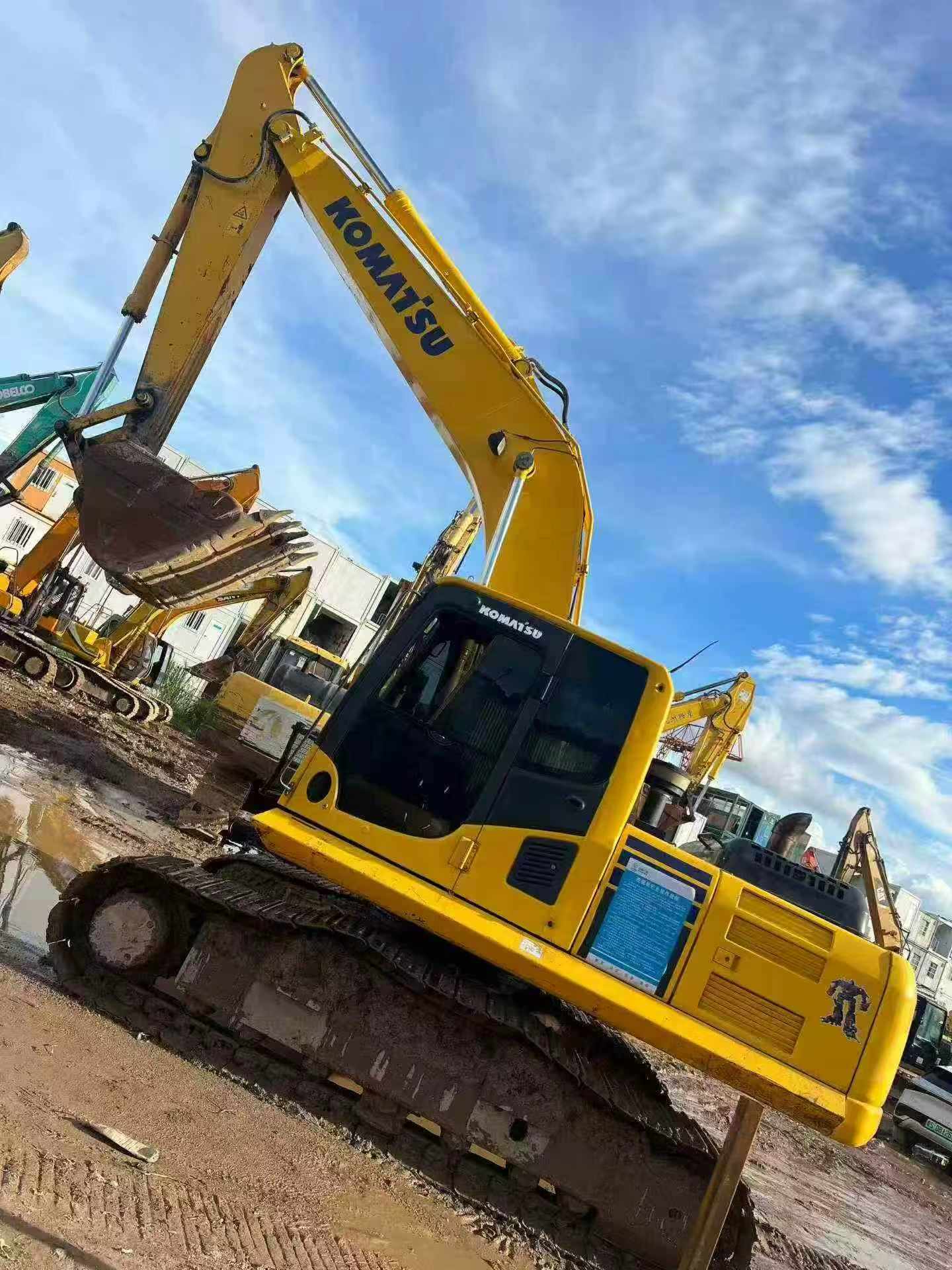 Buy Komatsu PC200-8 Used Excavator / 1