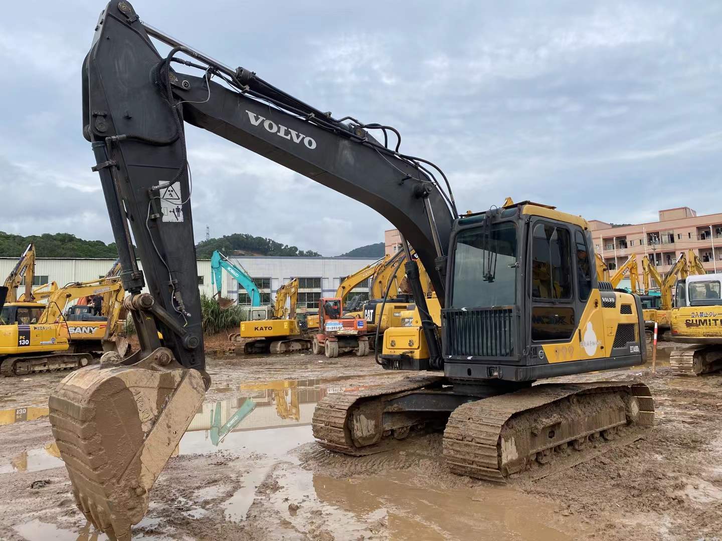 Buy Volvo EC140B Used Excavator / 4 Buy Volvo EC140B Used Excavator / 4
