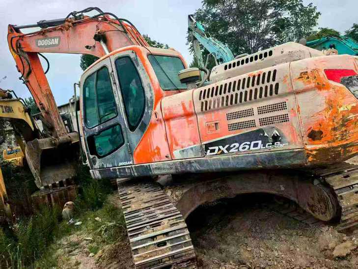 Buy Doosan DH220 Used Excavator / 1