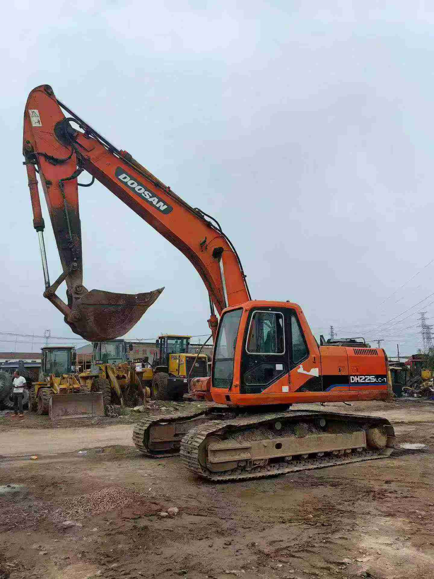 Buy Doosan DH225-7 Used Excavator / 4 Buy Doosan DH225-7 Used Excavator / 4