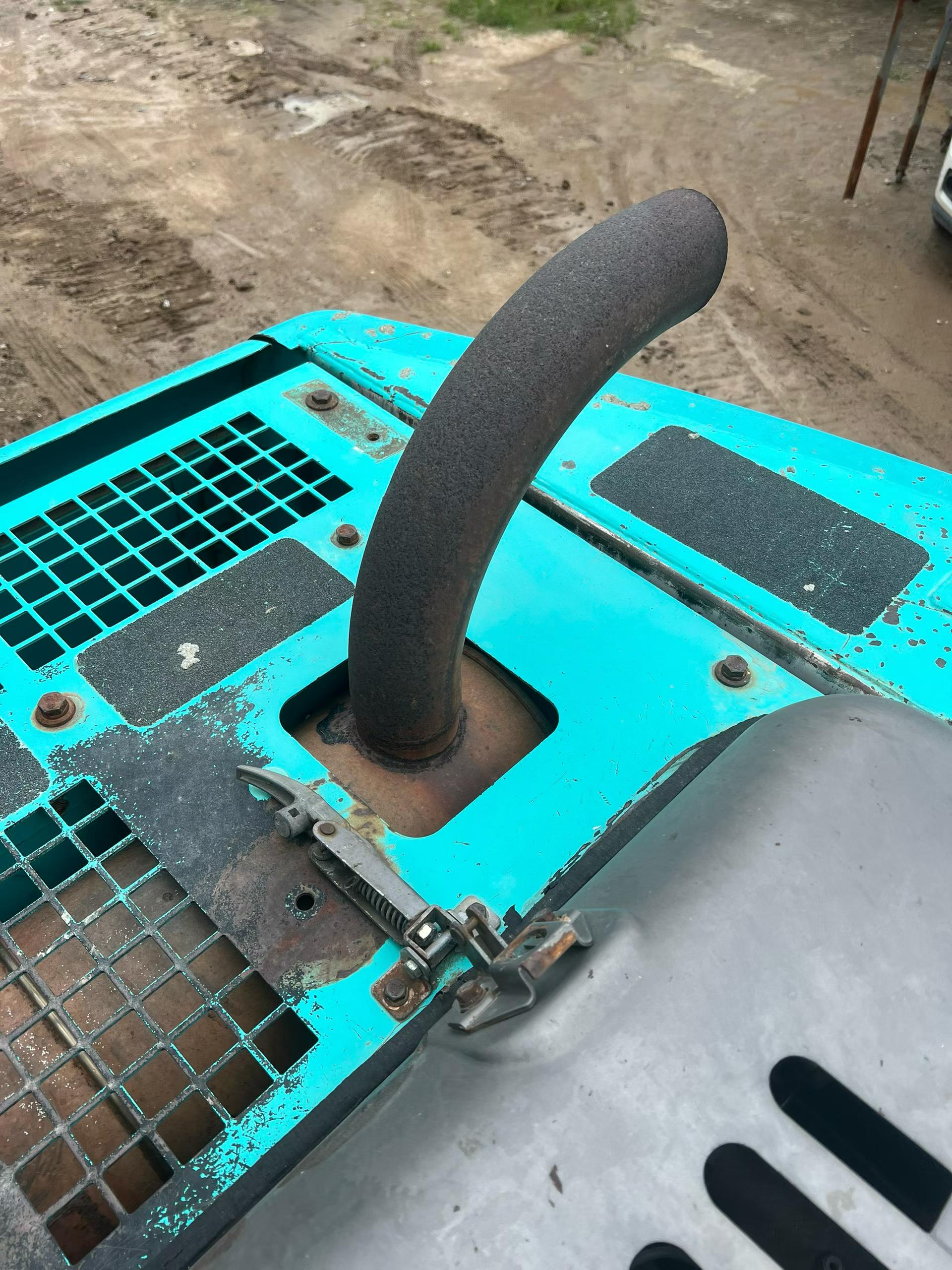 Buy Kobelco SK200-10 Used Excavator / 8 Buy Kobelco SK200-10 Used Excavator / 8