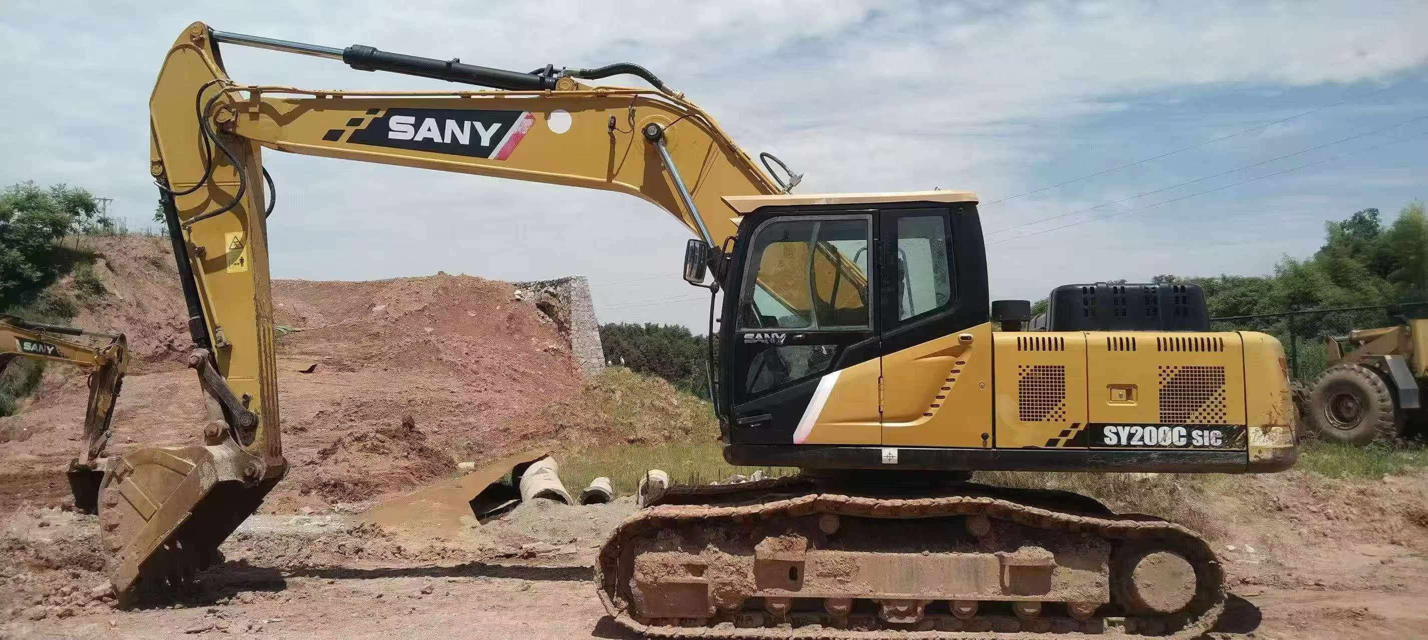 Buy Sany SY200C Used Excavator / 1