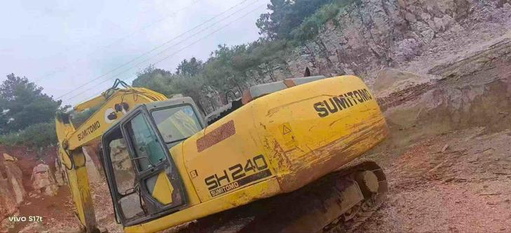 Buy Sumitomo SH240-3 Used Excavator / 1