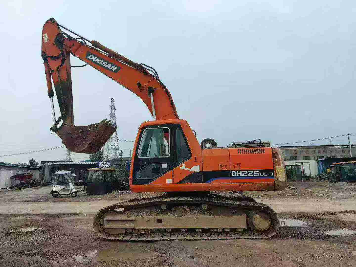 Buy Doosan DH225-7 Used Excavator / 2 Buy Doosan DH225-7 Used Excavator / 2