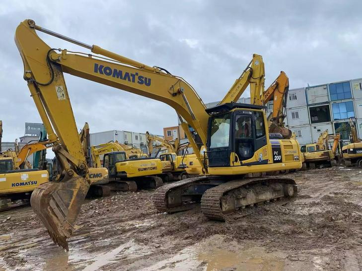 Buy Komatsu PC200-8 Used Excavator / 1