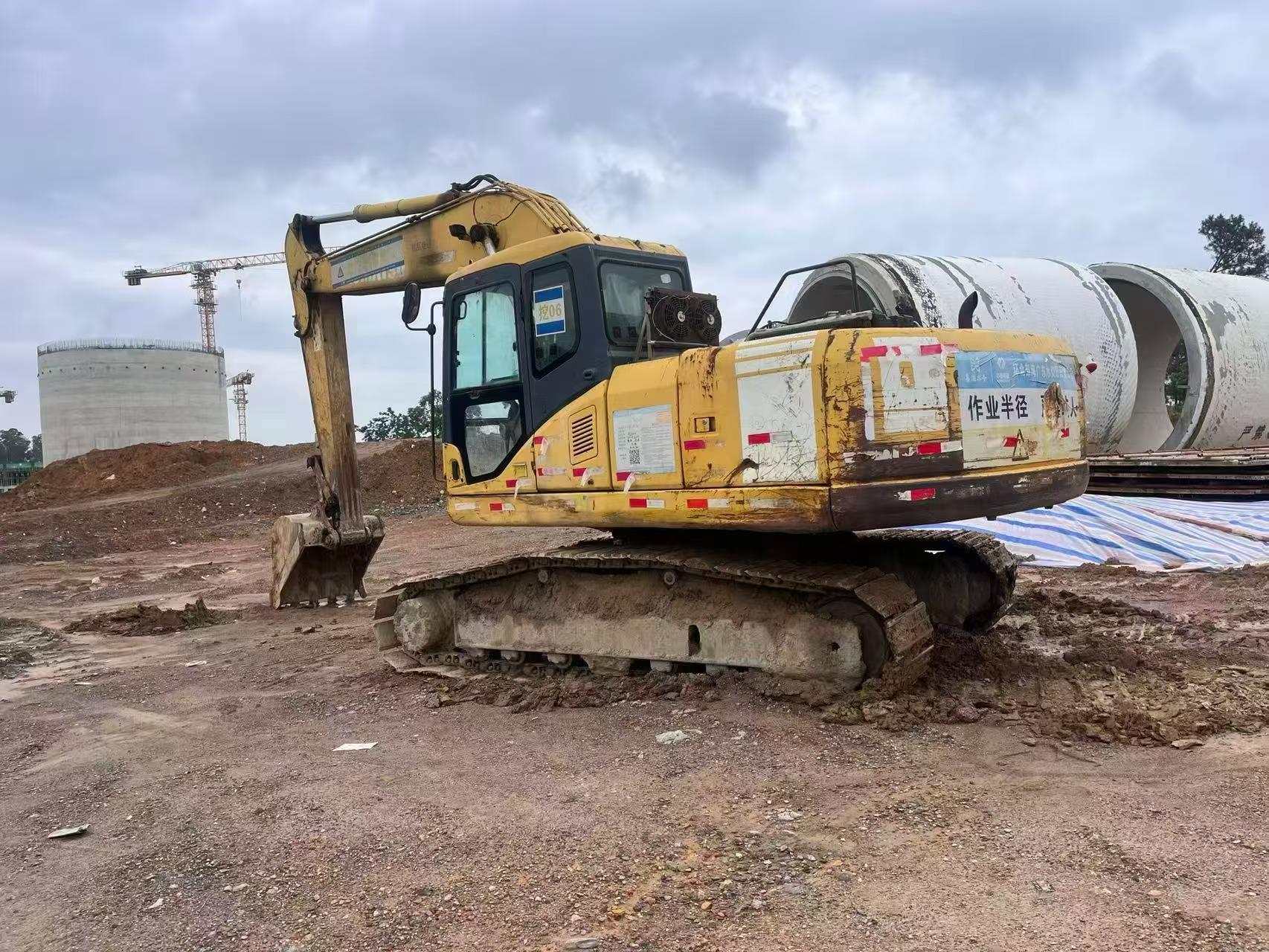 Buy Komatsu PC200-7 Used Excavator / 1