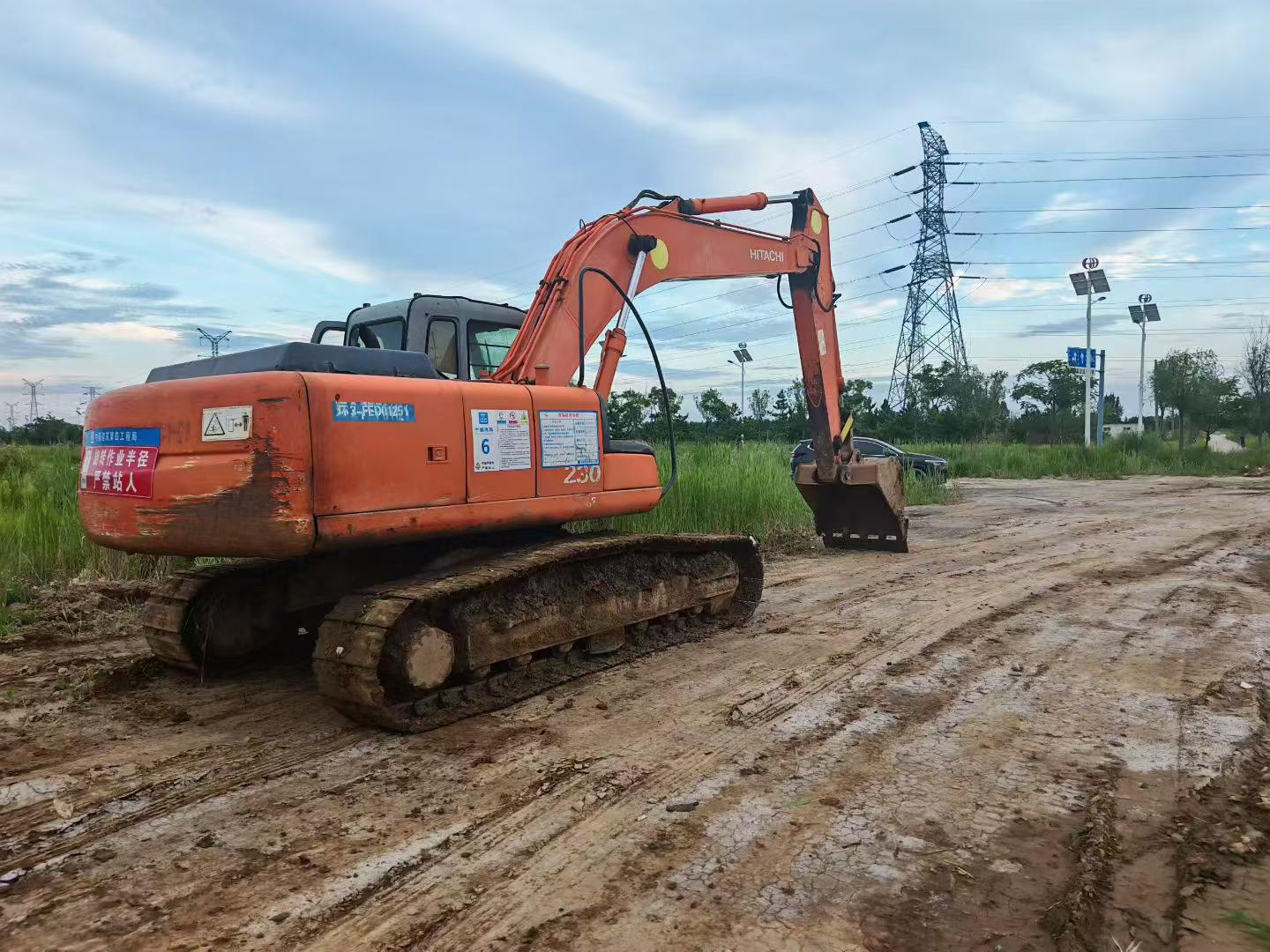 Buy Hitachi EX200 Used Excavator / 2 Buy Hitachi EX200 Used Excavator / 2