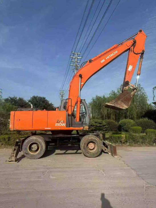 Buy Hitachi EX210 Used Excavator / 1