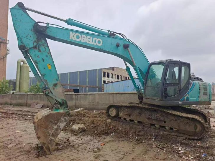 Buy Kobelco SK200 Used Excavator / 1