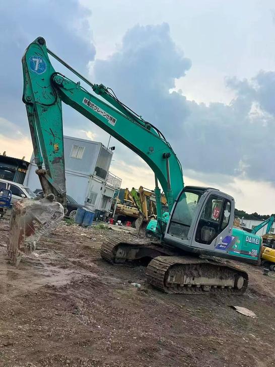 Buy Kobelco SK200-2 Used Excavator / 1