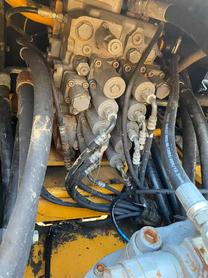 Buy Kato HD820R Used Excavator / 6 Buy Kato HD820R Used Excavator / 6
