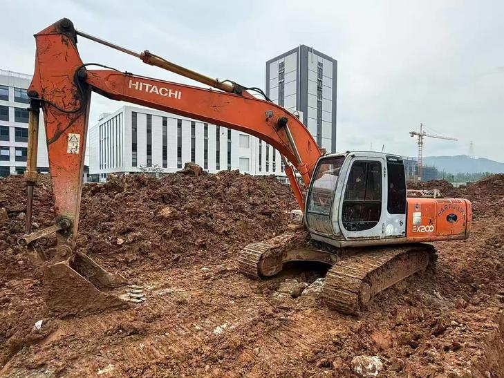 Buy Hitachi EX200-5 Used Excavator / 1