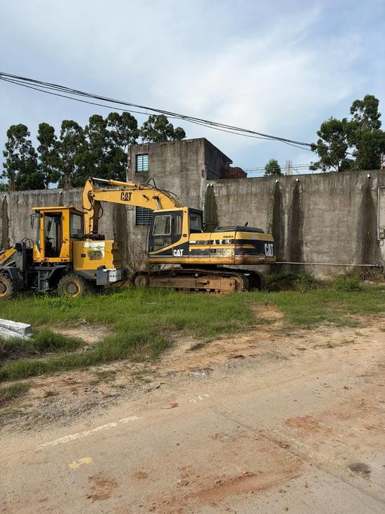 Buy Caterpillar 320V2 Used Excavator / 1