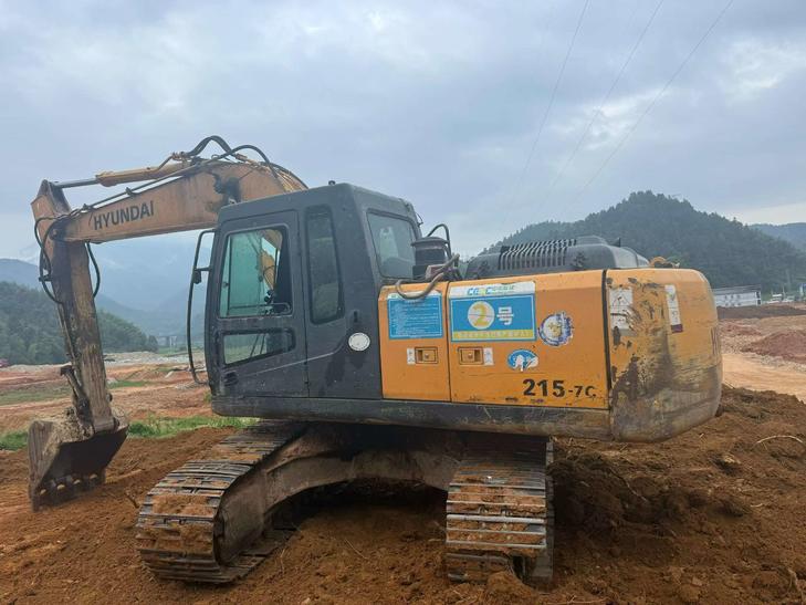 Buy Hyundai R215-7 Used Excavator / 1