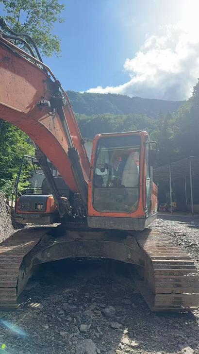 Buy Doosan DH220 Used Excavator / 1