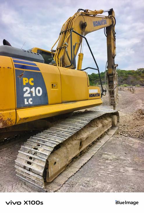 Buy Komatsu PC210-8 Used Excavator / 1