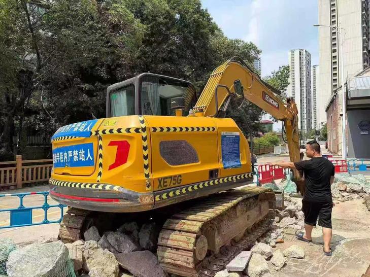 Buy XCMG XE75C Used Excavator / 1