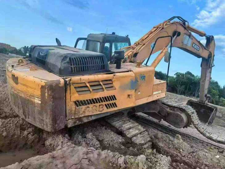 Buy Kato HD1638R Used Excavator / 1