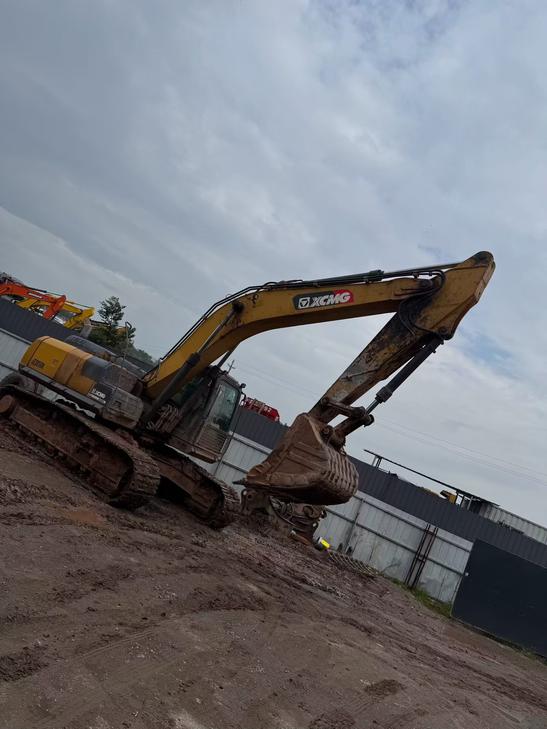 Buy XCMG XE270DK Used Excavator / 1