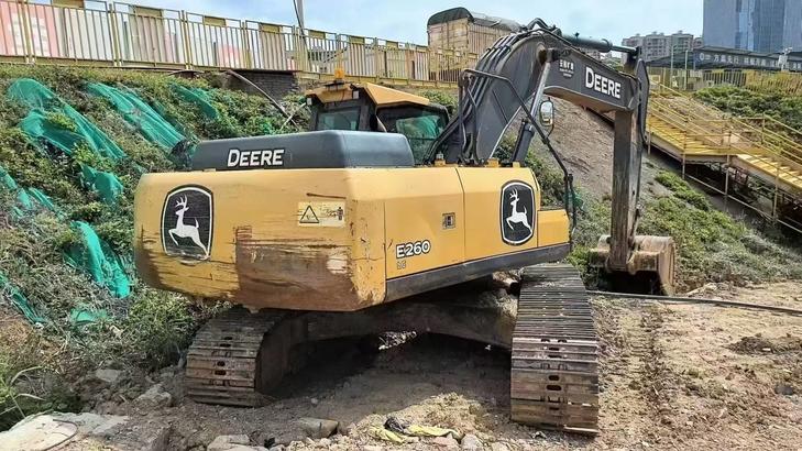 Buy JohnDeere E260LC Used Excavator / 1