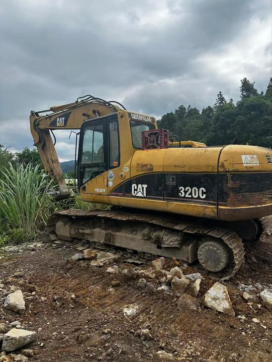 Buy Caterpillar 320CL Used Excavator / 1