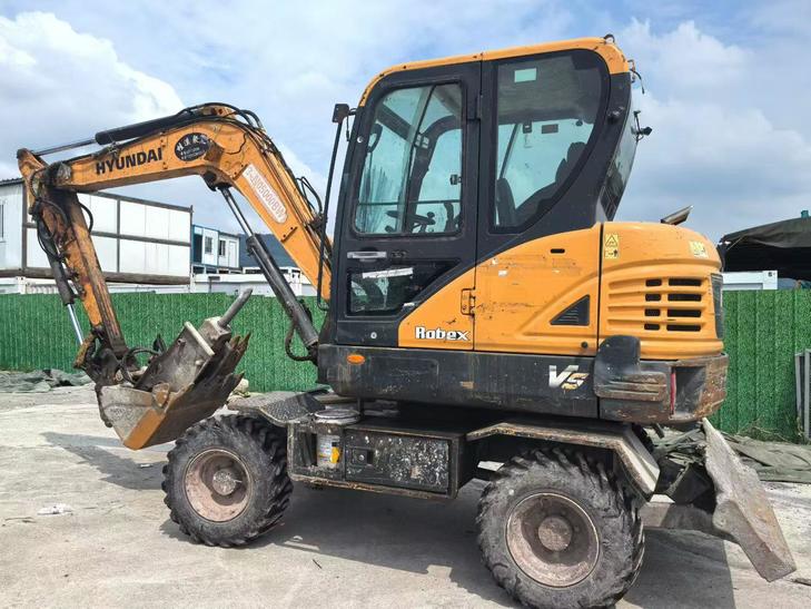 Buy Hyundai HX60 Used Excavator / 1