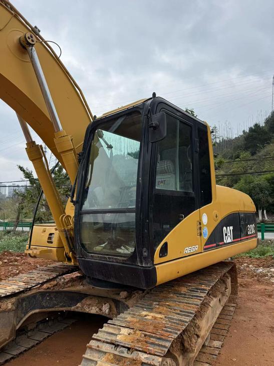 Buy Caterpillar 320C Used Excavator / 1