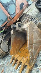 Buy Doosan DH220-7 Used Excavator / 4 Buy Doosan DH220-7 Used Excavator / 4